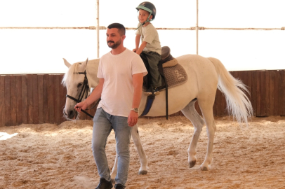 Kocaeli'de taz tatiline at üstünde ‘merhaba’ dediler