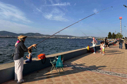 Kocaeli sahilinde şenlik, denizde yarış