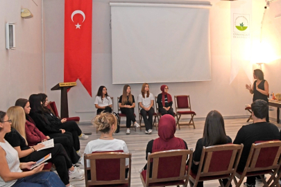 Bursa'da Osmangazi Belediyesi okutarak öğretiyor