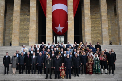 Başkent'ten Ata'ya saygı duruşu