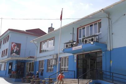 İzmir’in okullarına Büyükşehir eli