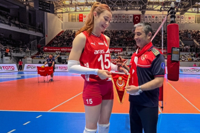 Voleybolun yıldızlarından İzmir İtfaiyesi’ne teşekkür