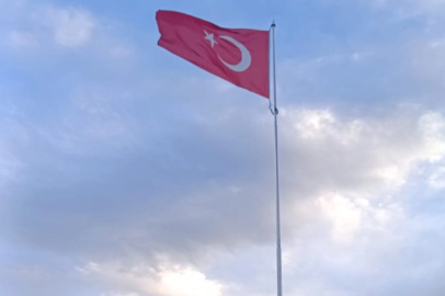 Bilecik Gümüşdere'de 20 metrelik Türk Bayrağı göklerde