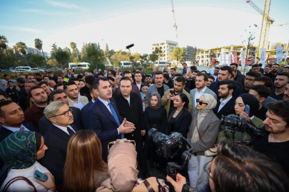 Bakan Kurum gençlerle afet bölgesindeki 'Asrın İnşası' seferberliğini gezdi!