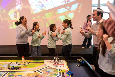 Geleceğin mühendis kızları, yaratıcılığı İzmir'de teknolojiyle buluşturdu