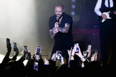 Berkay'dan sahnedeyken duygusal veda