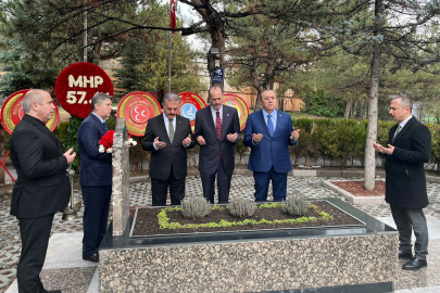 MHP heyetinden Alparslan Türkeş’in kabrine ziyaret