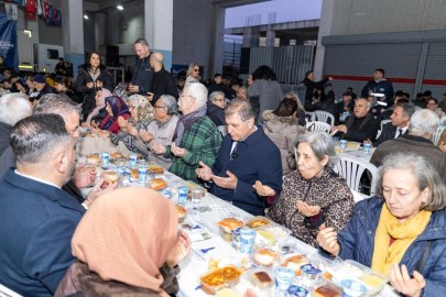 Başkan Tugay binlerce Bucalıyla aynı sofrada buluştu